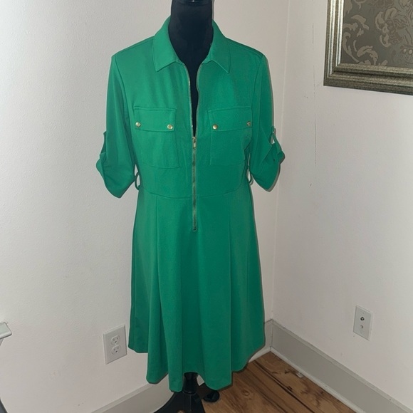 Shelby & Palmer Dresses & Skirts - Shelby & Palmer Green exposed gold tone zipper short sleeves shirt dress Sz 12P